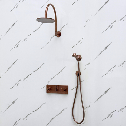 Système de douche en cuivre antique avec pomme de douche à effet pluie plate et ronde réglable, douchette, plaque centrale en cuivre et poignées croisées